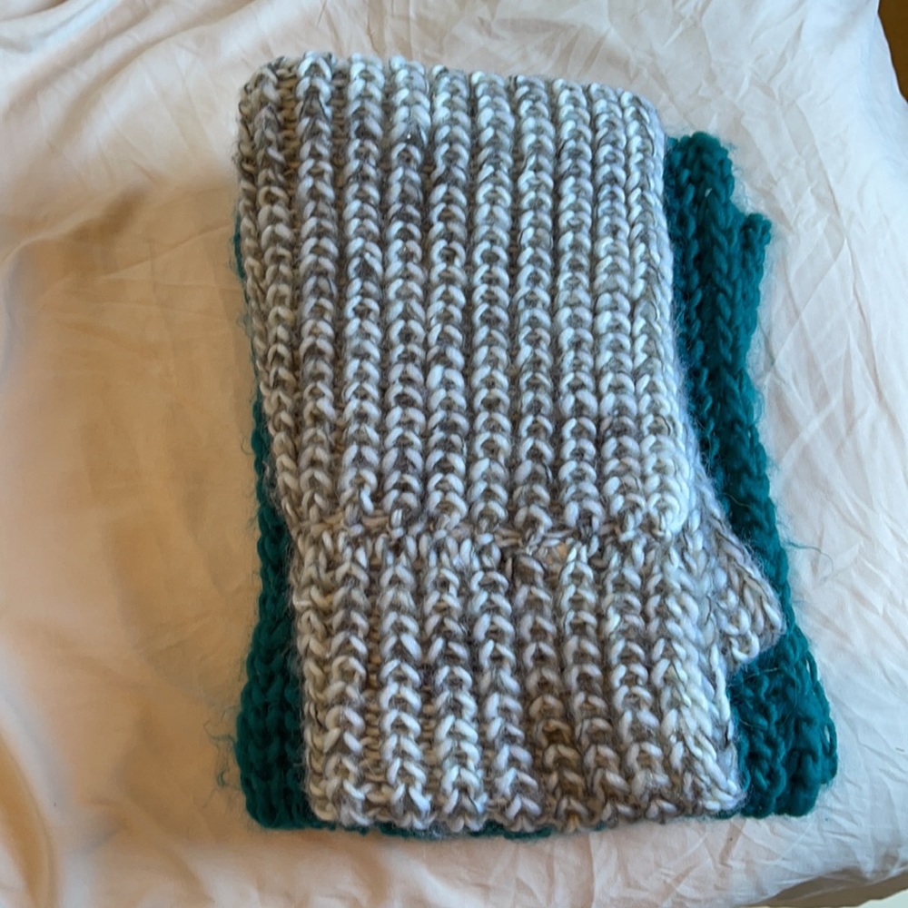 Two NWOT Infinity Scarfs in green and gray - Picture 10 of 10